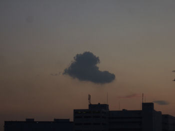 ハート型の雲.jpg
