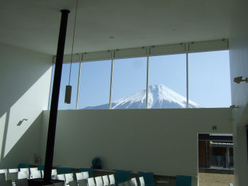 窓から富士山.jpg